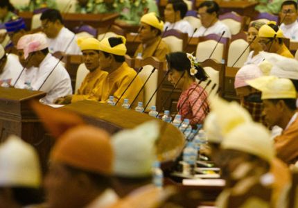 ميانمار تنفض غبار الاستبداد العسكري وتدخل مرحلة الديمقراطية المنضبطة