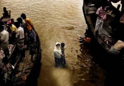 لاجئون روهنجيون يصلون شواطئ بنجلاديش رغم الاجراءات المشددة