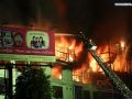 حريق ضخم يلتهم ثلاثة طوابق في سوق كبيرة بمدينة رانغون بميانمار