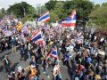 رئيسة وزراء تايلاند تدعو لانتخابات مبكرة والاحتجاجات مستمرة