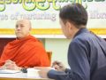 راهب بوذي متطرف يعلن تمرده على الحزب الفائز في انتخابات بورما