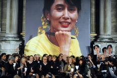 ملايين البورميين يدعمون سو تشي التي تريد تعديل الدستور