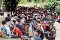 تايلند تعتقل مئات الروهنجيا وترحلهم إلى ميانمار