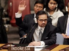 إندونيسيا تقدم مساعدات بمليون دولار لأراكان ووزير خارجيتها هناك بعد أيام