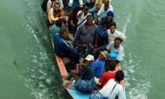 آلاف من الروهنجيا تقطعت بهم السبل في مضيق ملقا قرب إندونيسيا