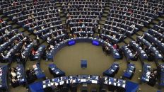 البرلمان الأوروبي يدين اضطهاد الشعب الروهنغيا