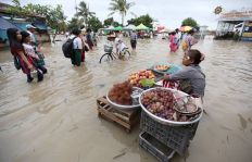 "باب الرزق" لا يغلقه "الطوفان" فى ميانمار