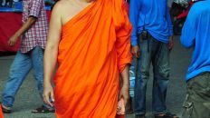 محكمة سريلانكية تحبس 7 بوذيين أسبوعاً لاعتدائهم على لاجئين أراكانيين