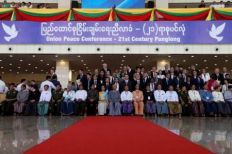 سو كي تفتتح جولة جديدة من محادثات السلام في ميانمار
