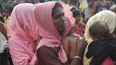 من ميانمار إلى بنغلاديش.. لاجئو الروهنغيا يستجيرون من الموت بـ"مخيمات العذاب" (تقرير)