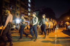 الشرطة تتدخل بالأسلحة لفض اشتباك طائفي في ميانمار