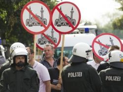 النمسا: عنصريون يعلقون رأس خنزير على باب مسجد