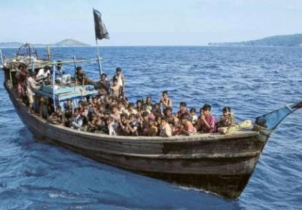 البحرية الملكية التايلندية تأسر ثلاثة زوارق تحمل مئات اللاجئين الروهنجيين