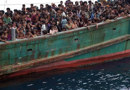مصرع 100 من مهاجري القوارب في إندونيسيا خلال مشاجرة على &quot;الطعام&quot;