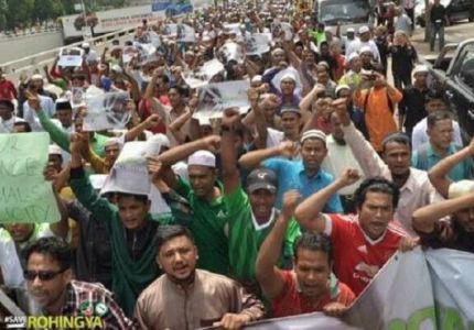 رئيس وزراء ماليزيا يشارك بتظاهرة ضد أعمال العنف بحق مسلمي “الروهنغيا”