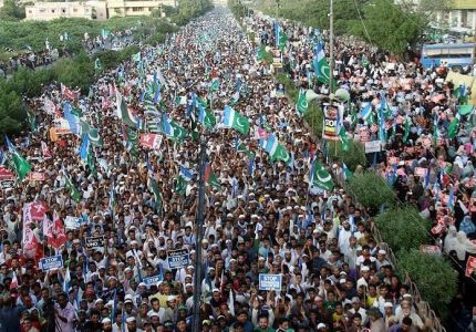 باكستان.. الآلاف يتظاهرون تنديدًا بالمجازر ضد المسلمين الروهنغيا