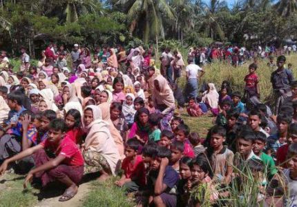 نزوح المئات من مسلمي الروهينجا الى بنجلادش هربا من جيش ميانمار