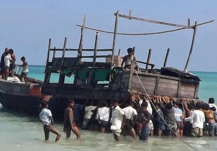 غرق مركب غرب بورما على متنه 100 من مسلمي الروهنجيا