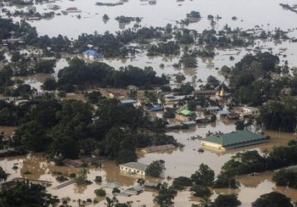 بالفيديو.. الفيضانات تغرق قرى بأكملها في بورما