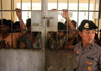18 لاجئاً روهنجيا يمثلون أمام محكمة سومطرة بتهمة قتل 8 بورميين بوذيين