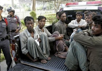 Thai navy sues journalists after reports on Rohingya trafficking