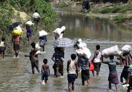 تدفق اللاجئين الروهينغا إلى بنغلادش بشكل كثيف