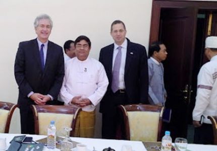نائب وزيرة الخارجية الأمريكية يجتمع مع البرلمانيين العرقية في ميانمار