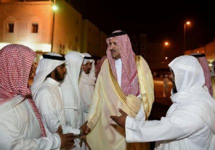 أمير المدينة المنورة ينقل تعازي خام الحرمين لأسرة الشيخ محمد أيوب