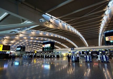 مطار القاهرة يستقبل 59 لاجئا من مسلمى بورما للسفر لأمريكا