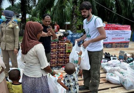 الإغاثة التركية تواصل مساعداتها لمسلمي أركان بإندونيسيا