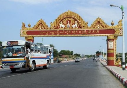 مقتل 12 شخصًا في اصطدام حافلة ركاب بسيارة في بورما