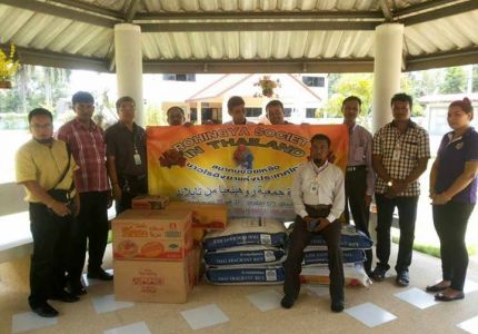 المجتمع الروهنجي بتايلاند يقدم مساعدات إنسانية للمهاجرين الروهنجيين