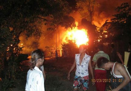 مئات منازل الروهنجيا أحرقت من البوذيين في أعمال العنف المتجدد هناك