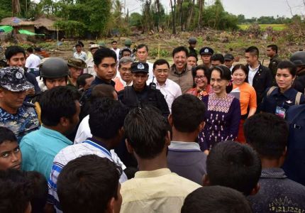 اونغ سان سو تشي تقوم باول زيارة لولاية أراكان بعد حرق جيشها معظم قرى الروهنجيا