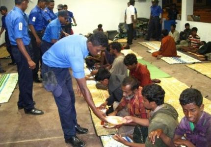 Sri Lanka navy rescues Rohingya