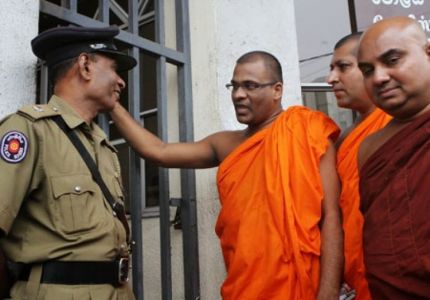 سريلانكا : راهب بوذي يتوعد المسلمين بمزيد من العنف