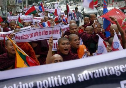 مئات البوذيين يتظاهرون ضد المهاجرين في بورما