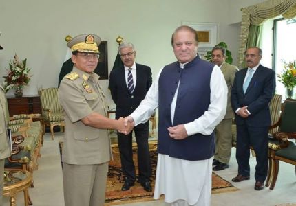 رئيس وزراء باكستان وقادة الجيشيلتقي قائد القوات المسلحة في ميانمار