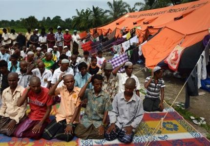 بنغلاديش ترحل مئات من المسلمين الروهينجا إلى ميانمار